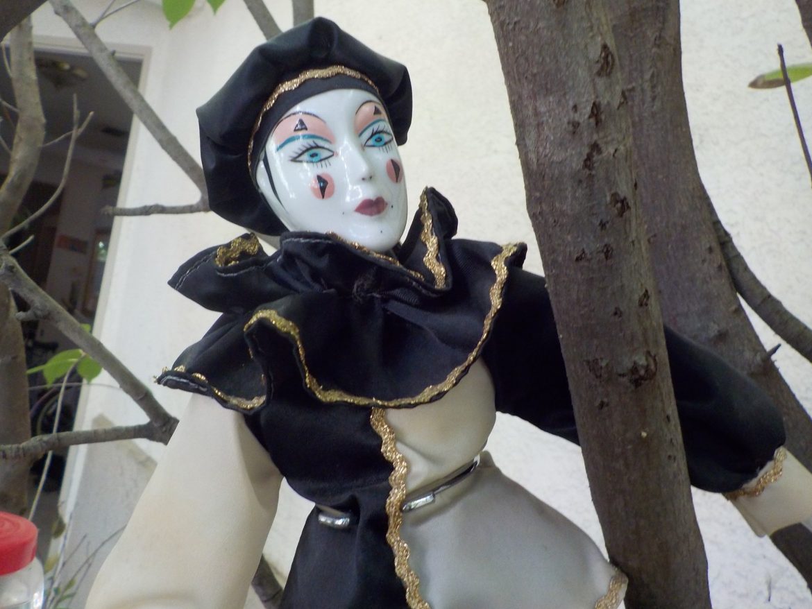 Haunted Darwin the Clown - The Costa Rican Times