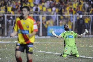 herdiano beats cartago soccer
